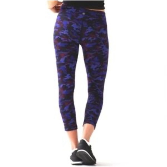 Lululemon Wunder Under Crop (Hi-Rise) Purple Camo Size 10 - Picture 3 of 10